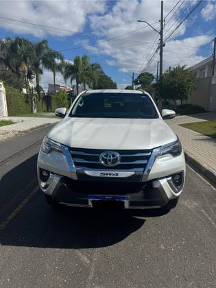 TOYOTA HILUX SW4 2.8 SRX DIAMOND 4X4 7 LUGARES 16V TURBO INTERCOOLER DIESEL 4P AUTOMÁTICO